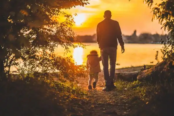 image of dad and child - parental alienation Barnet